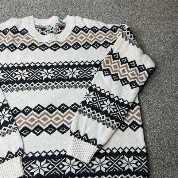 Hollister Sweater Mens Medium White Fair Isle Snowflake Knit Pullover winter - Picture 4 of 14